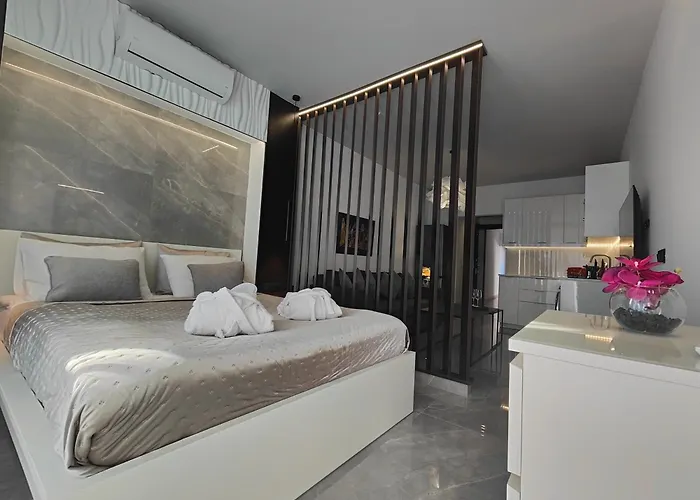 Rhodes Haven * Rhodes City